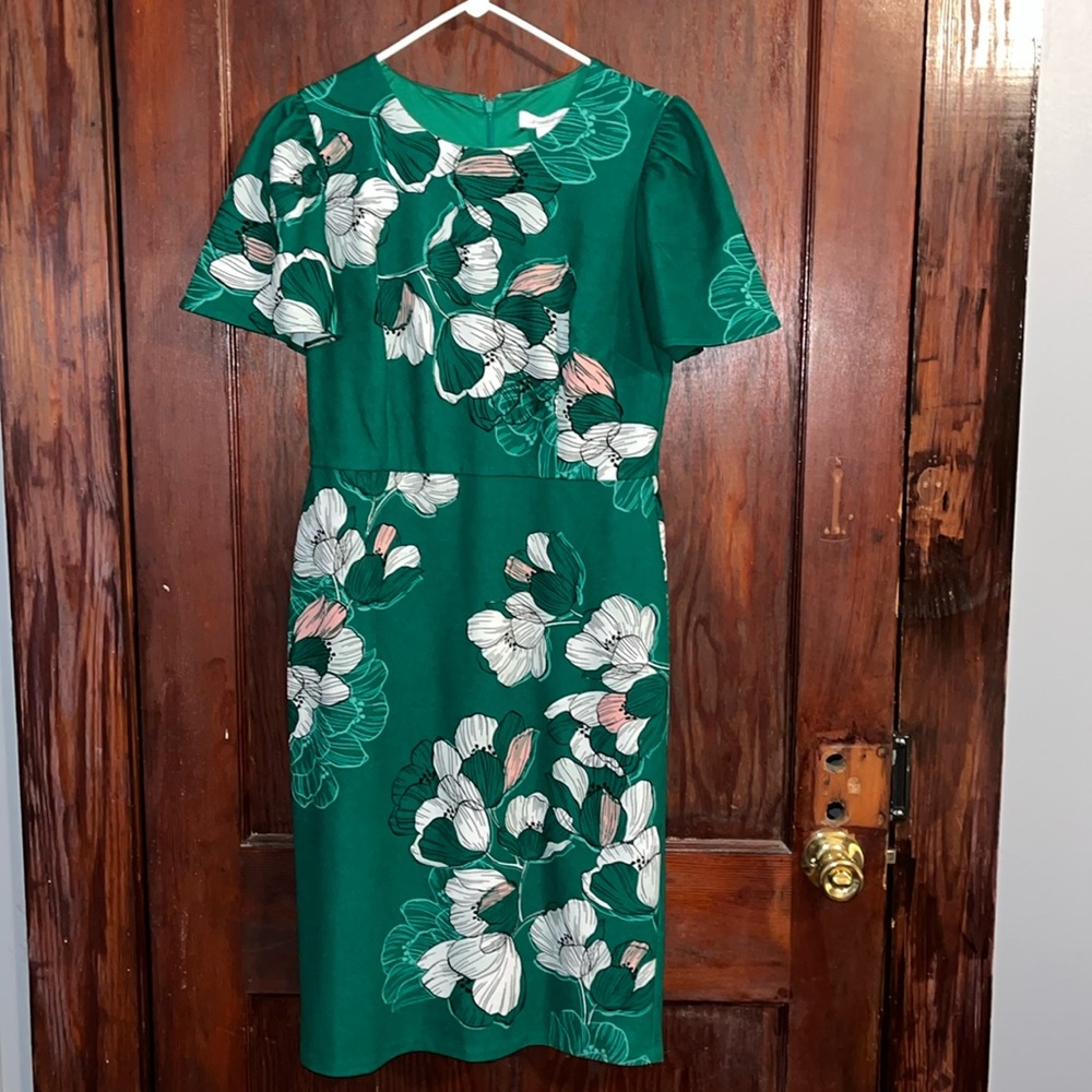 Liz Claiborne Emerald green dress with Flowy sleeves size 6